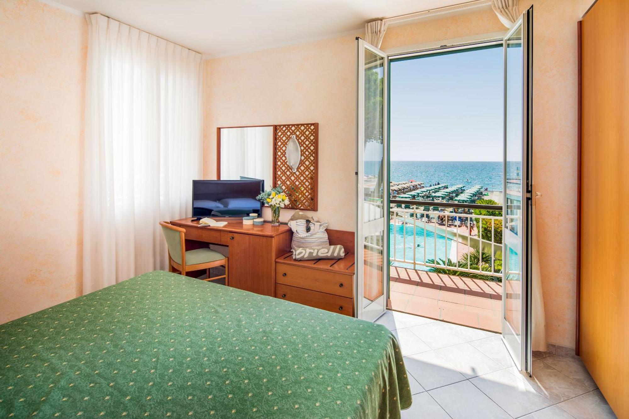 Hotel Gabriella Diano Marina Exterior foto